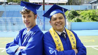 Modern Family 8x22