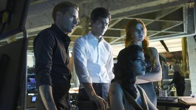Cazadores de sombras 1x13