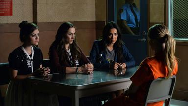 Pequeñas mentirosas 5x22