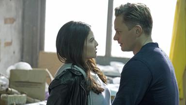 Tell Me a Story 1x9