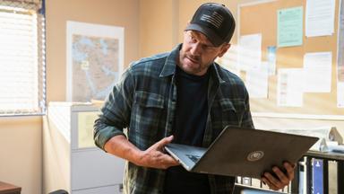 SEAL Team 5x9